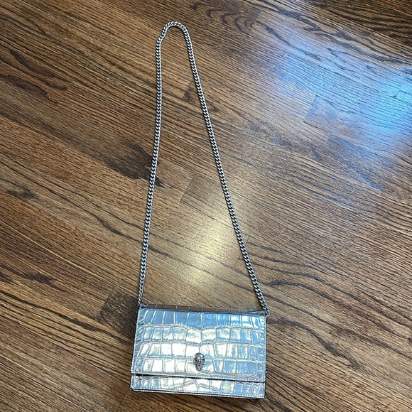 Alexander McQueen Silver Croc Wallet on a Chain - Picture 3 of 9